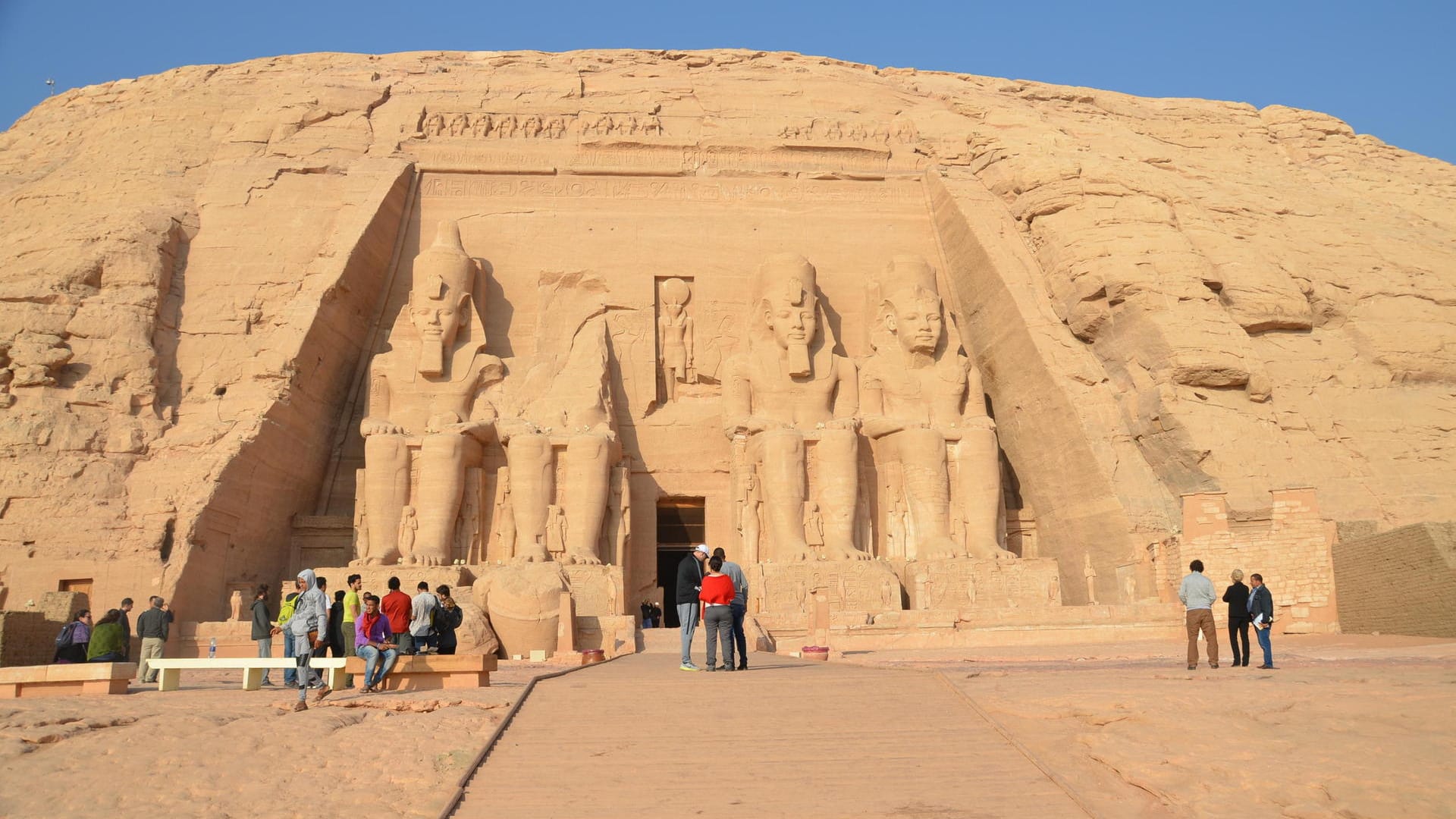 Der Felsentempel von Abu Simbel ist aus dem 13. Jahrhundert vor Christus.