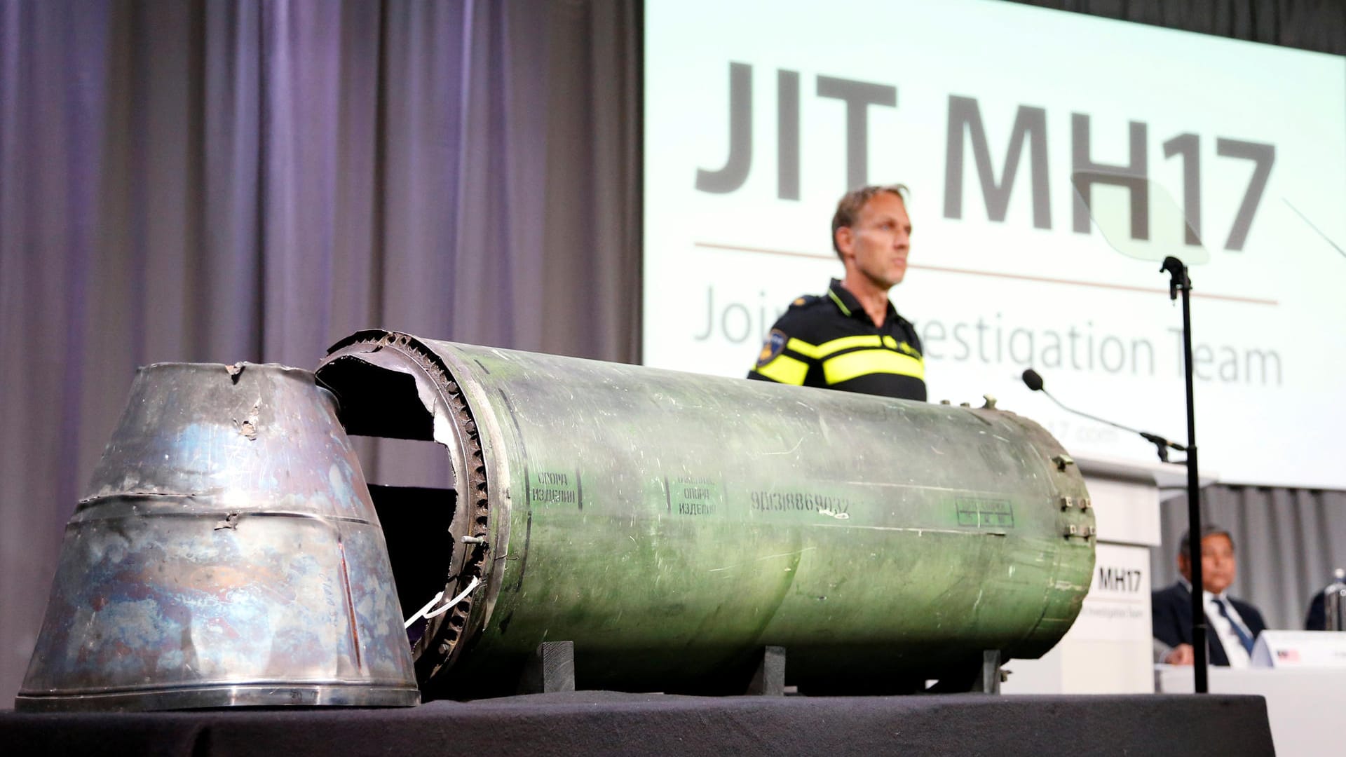 Pressekonferenz der internationalen Ermittler zu MH17: Einige Staaten haben Russland offiziell die Verantwortung für den Abschuss zugesprochen, die Bundesregierung hält sich bislang zurück.