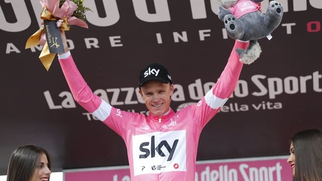 Chris Froome jubelt nach dem Sieg der 19.