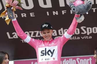 Chris Froome jubelt nach dem Sieg der 19.