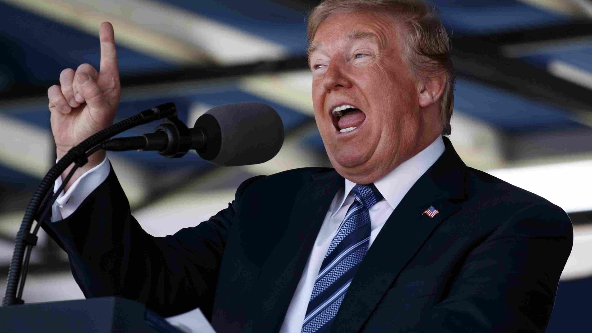 Donald Trump droht wieder - vor allem den deutschen Autobauern.