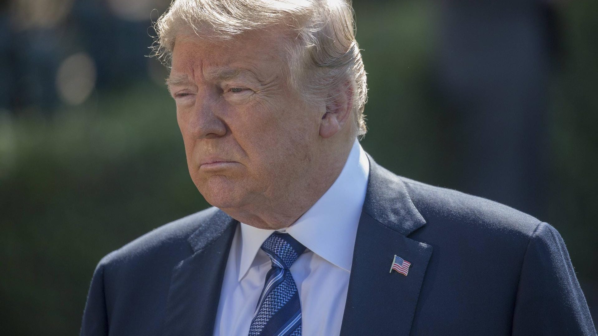 US-Präsident Donald Trump vor dem Weißen Haus: Einem Medienbericht zufolge soll sich sein Anwalt kurz vor seiner Amtseinführung mit einem russischen Oligarchen getroffen haben. US-Präsident Donald Trump vor dem Weißen Haus: Einem Medienbericht zufolge soll sich sein Anwalt kurz vor seiner Amtseinführung mit einem russischen Oligarchen getroffen haben.