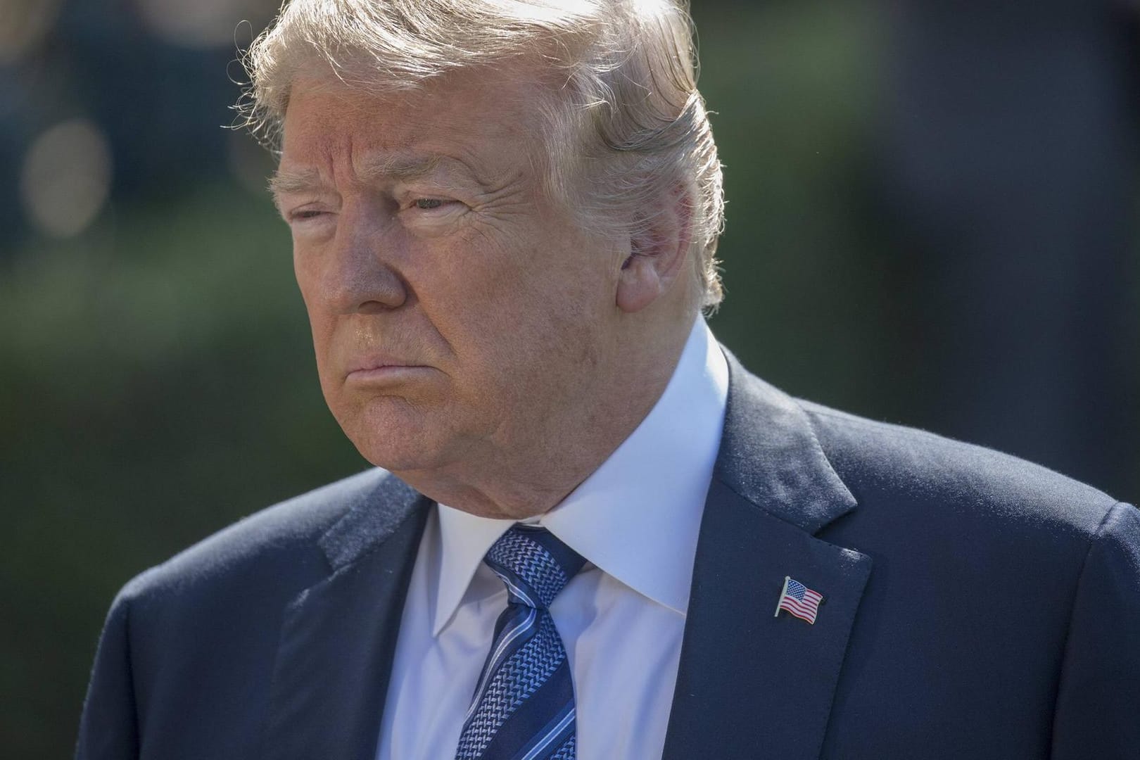 US-Präsident Donald Trump vor dem Weißen Haus: Einem Medienbericht zufolge soll sich sein Anwalt kurz vor seiner Amtseinführung mit einem russischen Oligarchen getroffen haben.