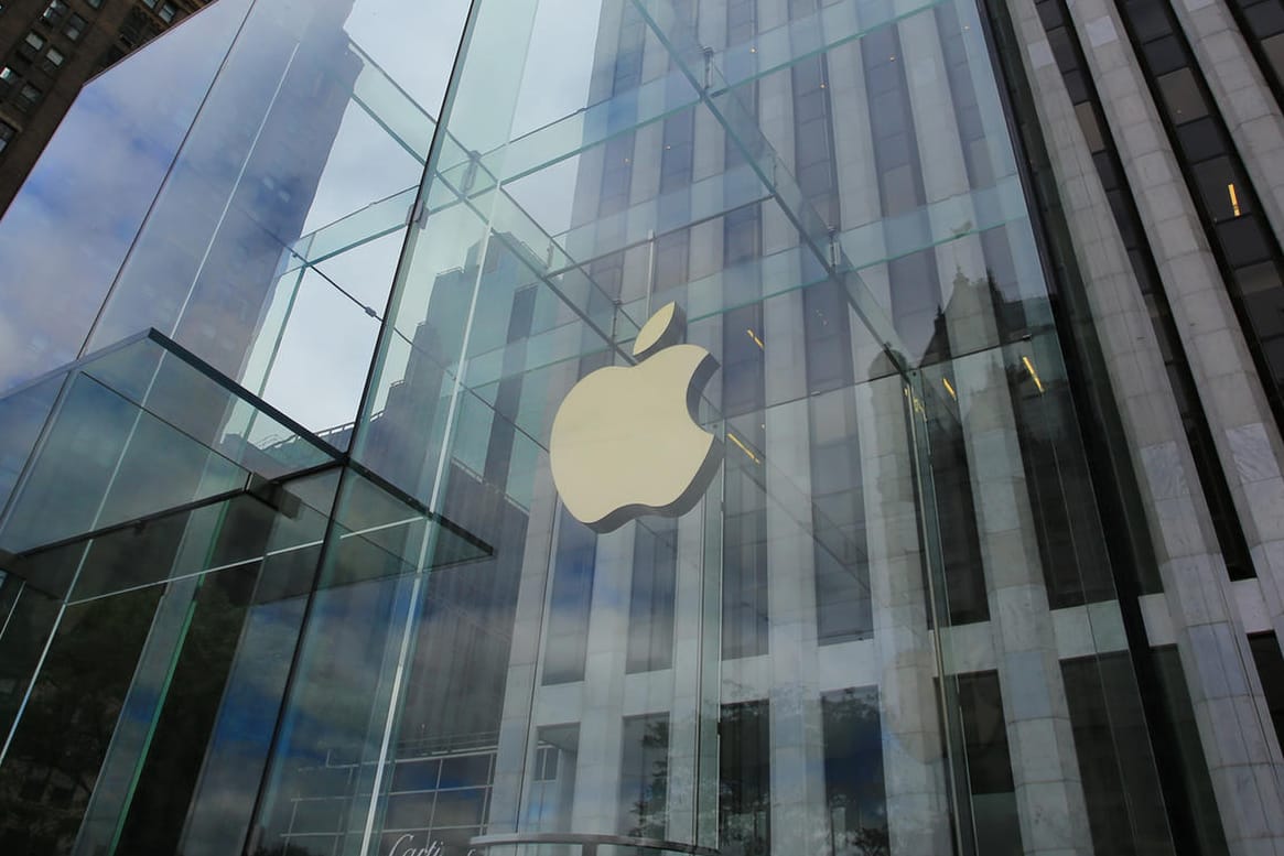 Apple Store in der Fifth Avenue in New York, USA: Laut Apple fragen US-Behörden immer öfter Kundendaten an.