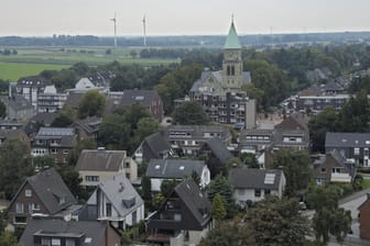 Blick aus Heissluftballon, auf Bottrop-Kirchhellen: Leichtes Erdbeben lässt Ruhrgebiet zittern.