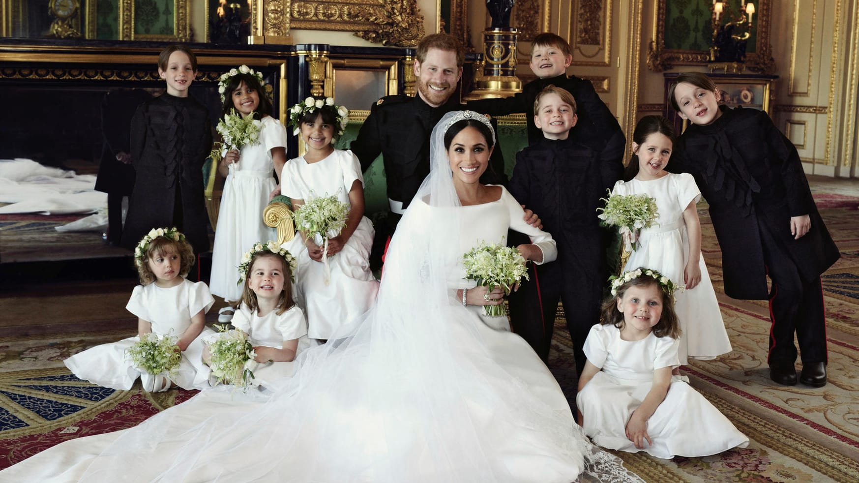 Royales Hochzeitsfoto: Prinz Harry und Herzogin Meghan mit den Pagen Brian Mulroney Jasper Dyer, Prinz George und John Mulroney sowie den Blumenmädchen Zalie Warren, Remi Litt, Prinzessin Charlotte, Rylan Litt, Florence van Cutsem und Ivy Mulroney. Royales Hochzeitsfoto: Prinz Harry und Herzogin Meghan mit den Pagen Brian Mulroney Jasper Dyer, Prinz George und John Mulroney sowie den Blumenmädchen Zalie Warren, Remi Litt, Prinzessin Charlotte, Rylan Litt, Florence van Cutsem und Ivy Mulroney.