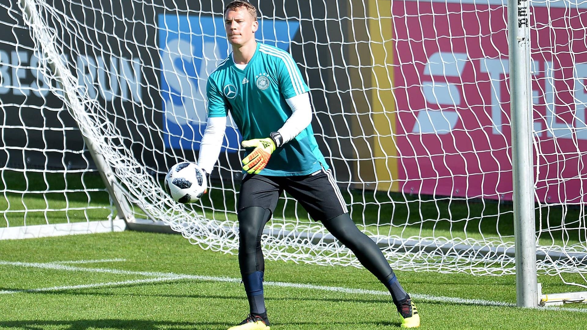 Neuer im Training der DFB-Elf in Eppan.