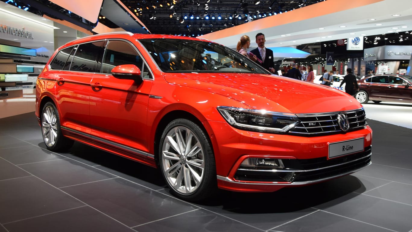 Premiere des VW Passat Variant: VW verhängt Fertigungsstopp für wichtige Diesel-Modelle.