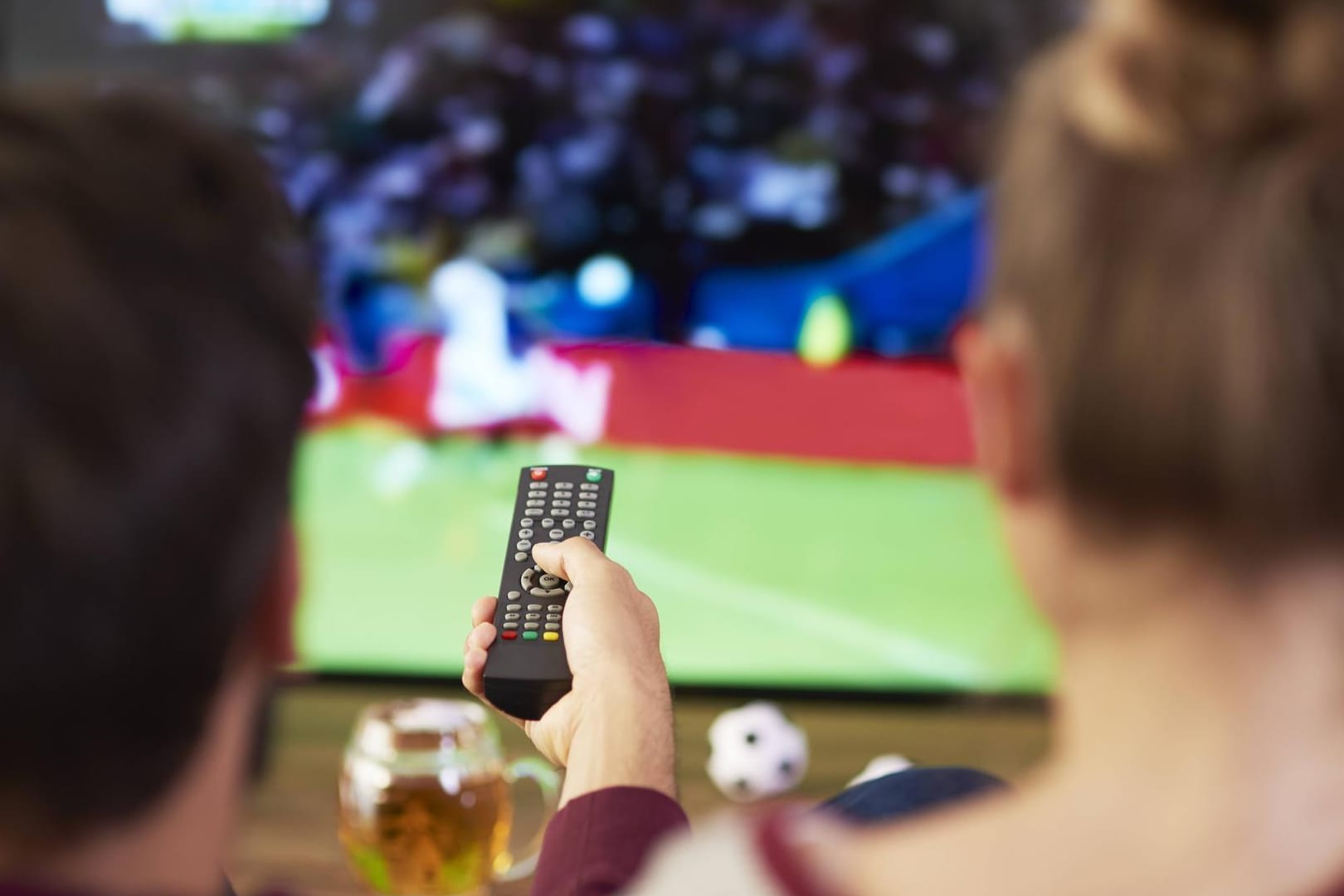 Fußball-WM: Einer guter Fernseher muss nicht teuer sein (Symbolbild).