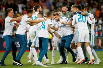 Die Spieler von Real Madrid feiern den Sieg der Champions League gegen den FC Liverpool.