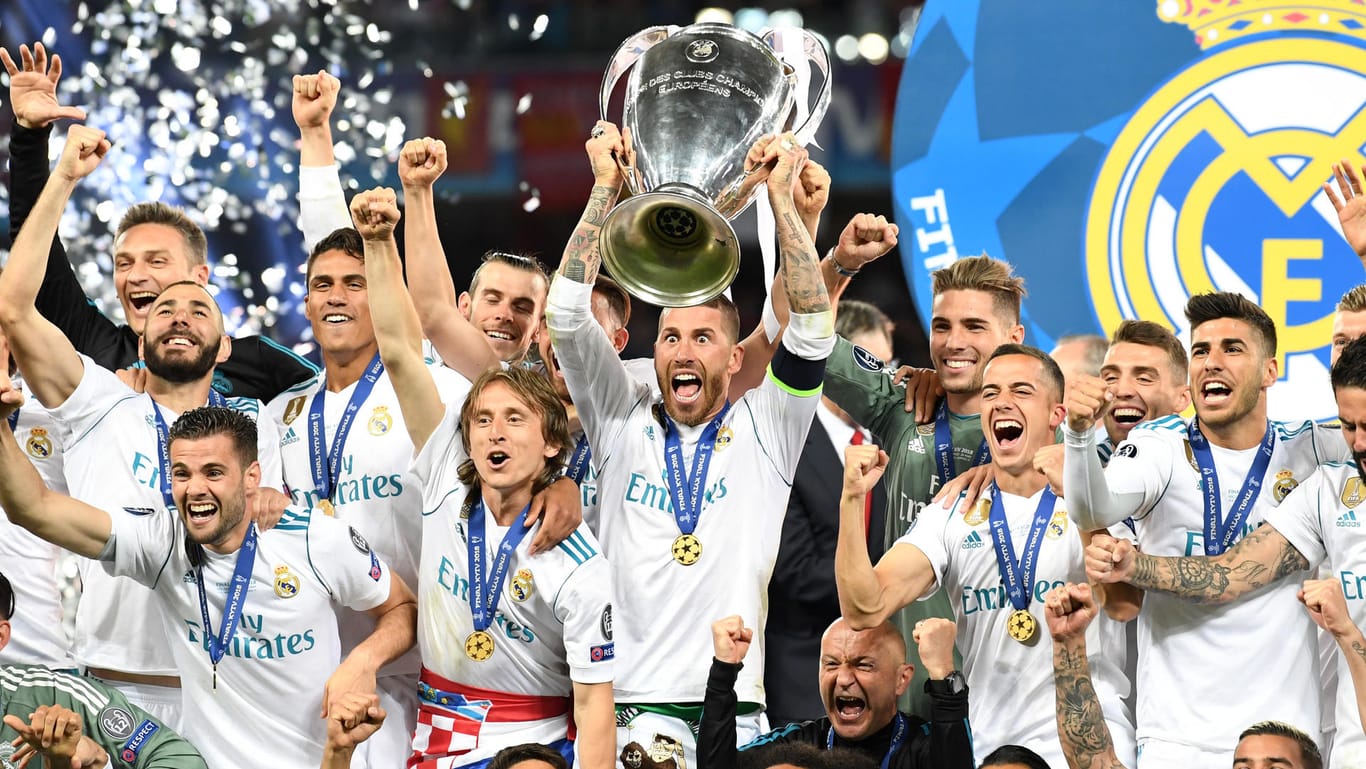 Jubel bei den Königlichen: Madrids Kapitän Sergio Ramos stemmt den Henkelpott in den Himmel von Kiew.