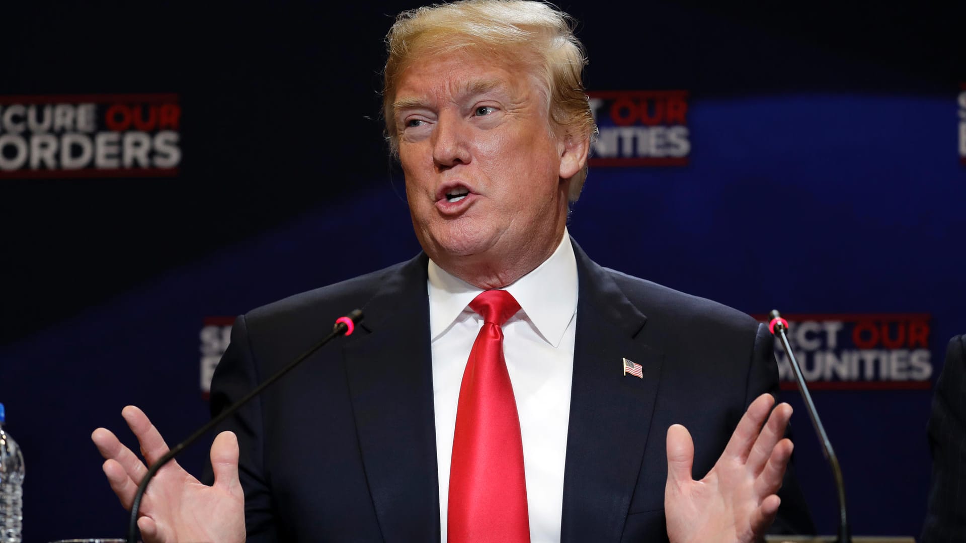 US-Präsident Donald Trump: Am Donnerstag hat er das Treffen mit Kim überraschend abgesagt, jetzt scheint es doch stattzufinden. US-Präsident Donald Trump: Am Donnerstag hat er das Treffen mit Kim überraschend abgesagt, jetzt scheint es doch stattzufinden.
