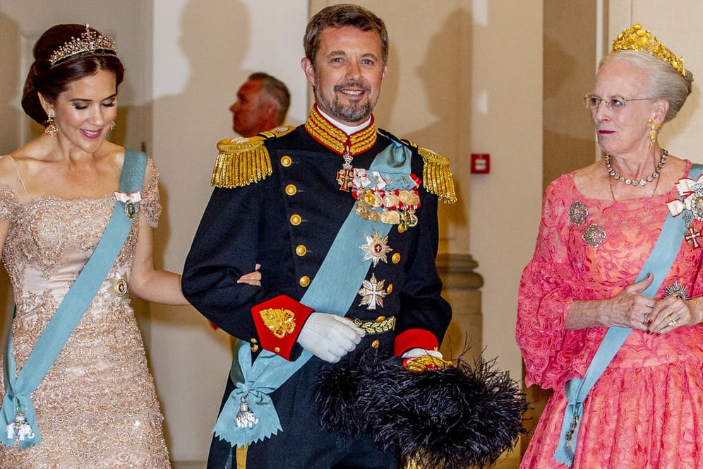Mary, Frederik und Margrethe: Die dänische Königsfamilie feierte den 50. Geburtstag des Kronprinzen.