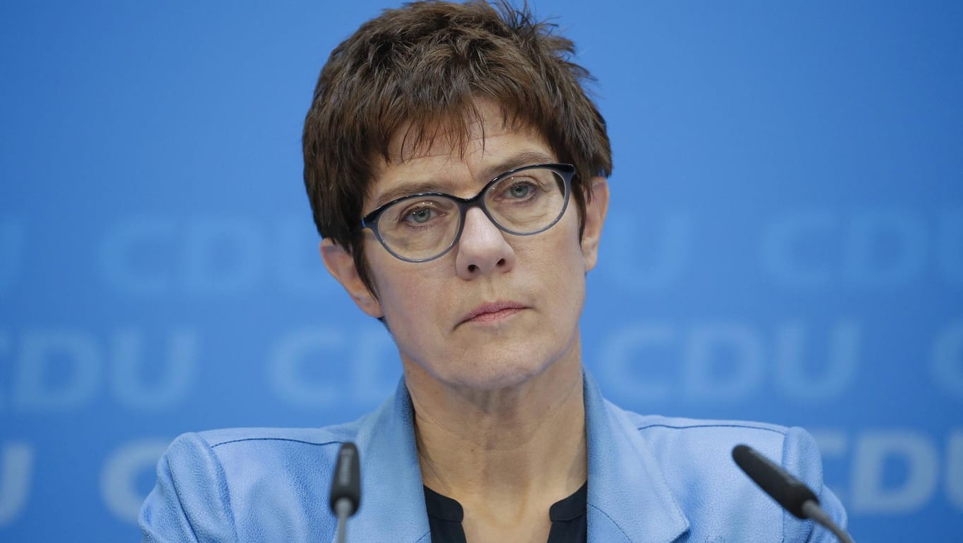 CDU-Generalsekretaerin Annegret Kramp-Karrenbauer: "Diese Leute sind eine Bedrohung für jüdisches Leben in Deutschland."