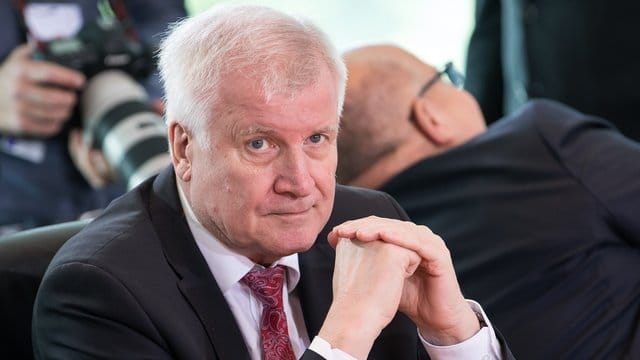 Seehofer will in zwei Wochen seinen "Masterplan für Migration" veröffentlichen. Seehofer will in zwei Wochen seinen "Masterplan für Migration" veröffentlichen.