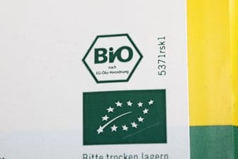 Bio Siegel und EG Öko Symbol auf Verpackung