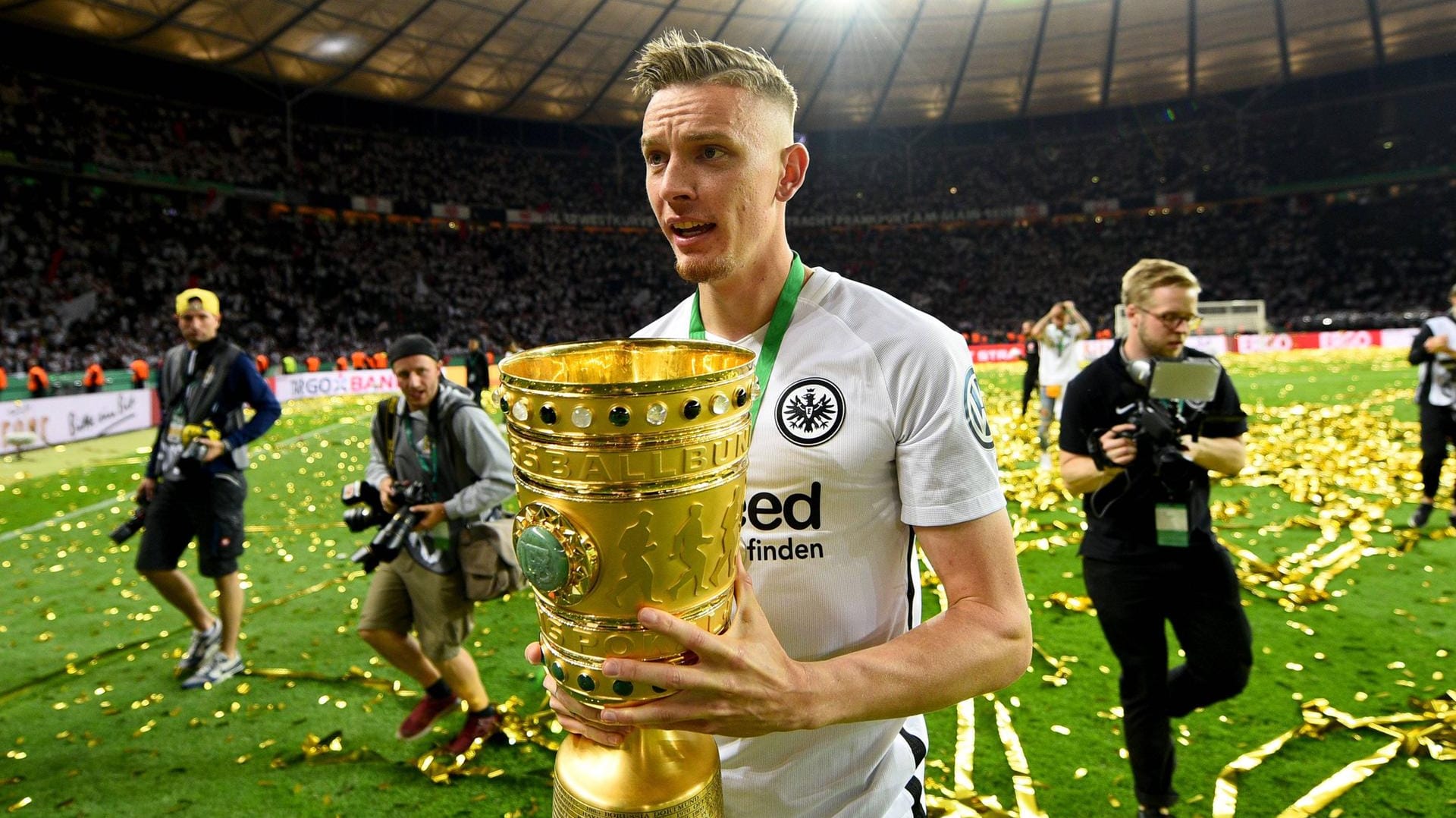 Gewann mit der Eintracht den DFB-Pokal: Marius Wolf.