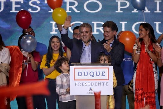 Ivan Duque will das historische Friedensabkommen mit der linken Guerillabewegung Farc in wesentlichen Punkten ändern und könnte die Ex-Rebellen damit zurück in den Untergrund treiben.