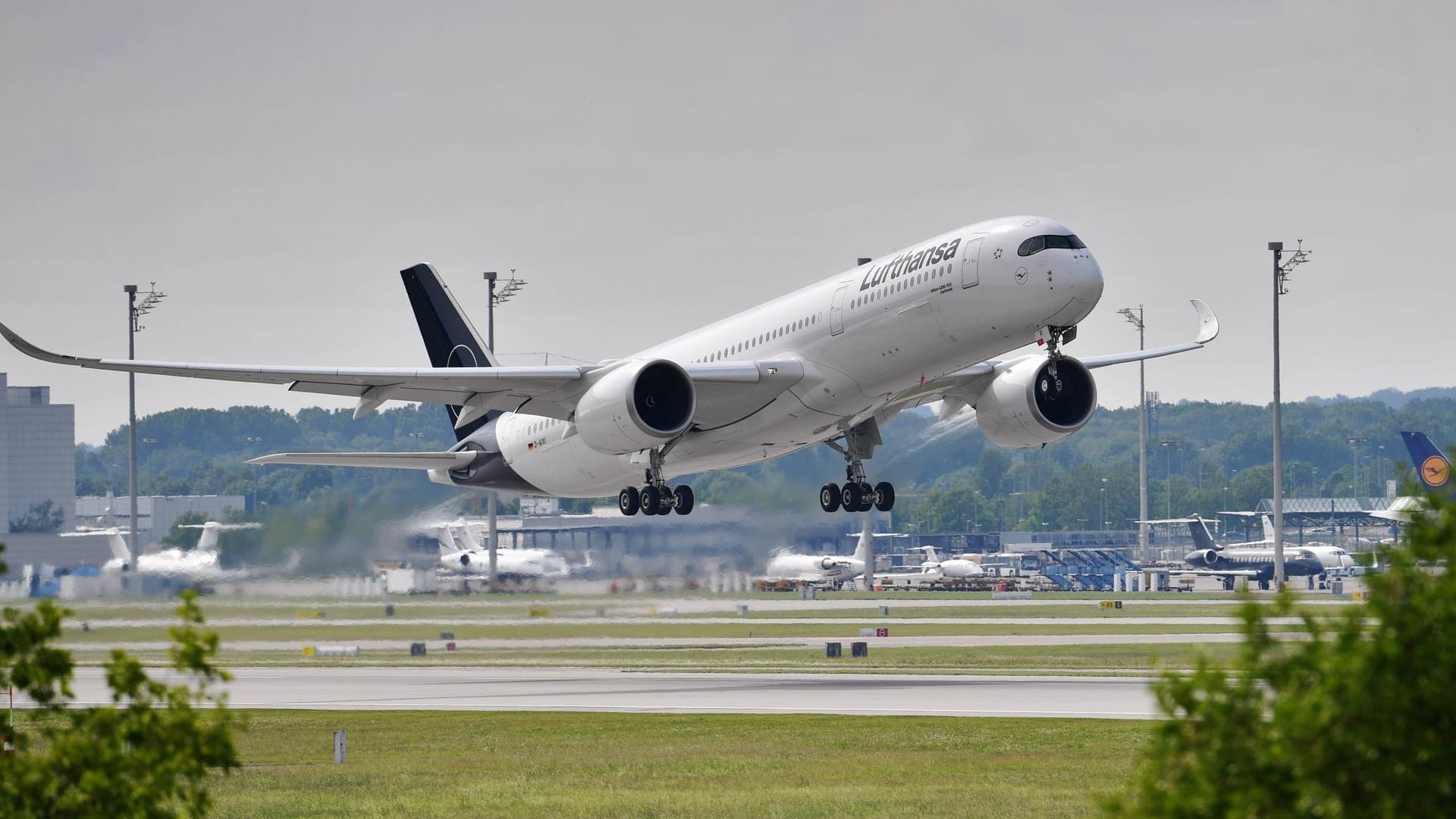 Ein Airbus A350: Das BKA speichert die Daten aller Passagiere in Deutschland - nicht nur der Lufthansa.