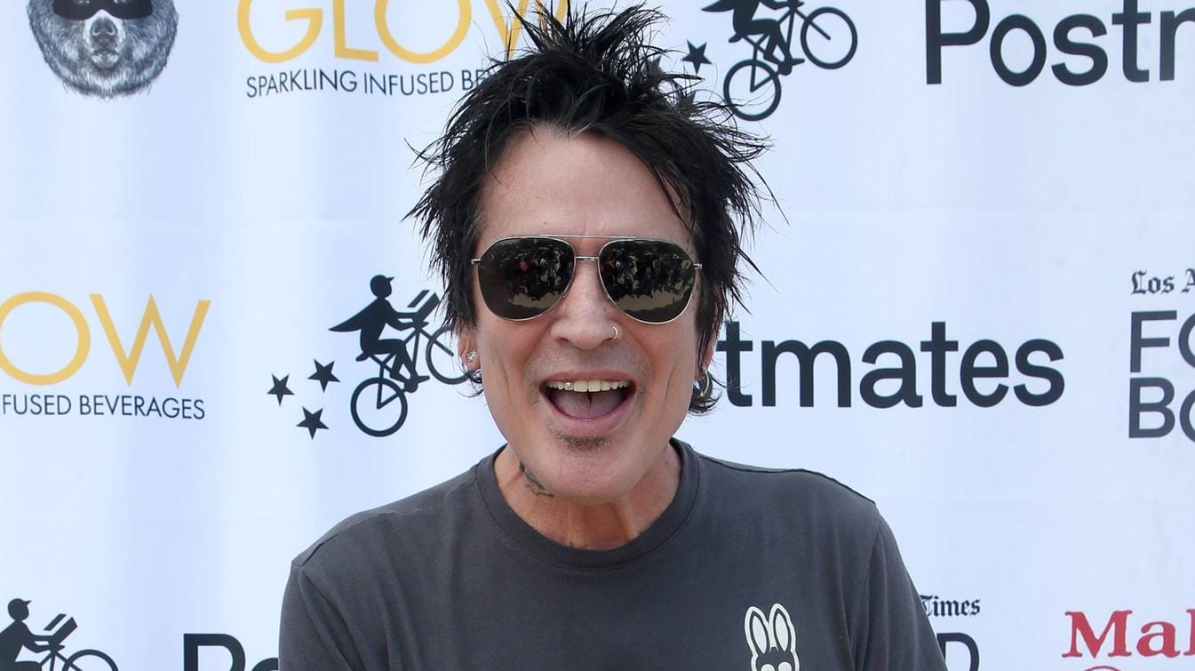 Gut drauf und unter der Haube: Mit 55 Jahren hat sich Tommy Lee noch einmal getraut.