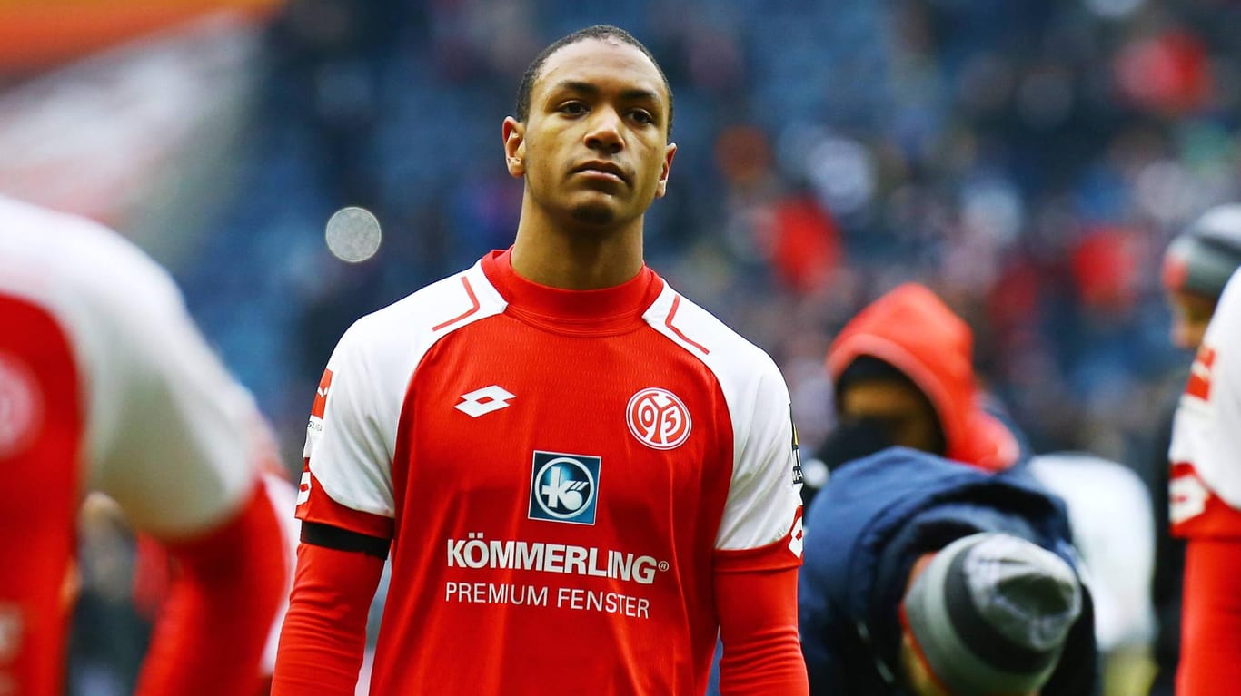 Abdou Diallo ist 22 Jahre jung und Stammspieler bei Mainz. Dortmund hat Interesse, aber der Innenverteidiger könnte teuer werden. Sein Marktwert laut "transfermarkt.de": Zehn Millionen Euro.
