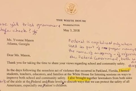 Der Brief aus dem Weißen Haus, unterschrieben von US-Präsident Donald Trump: Eine Lehrerin aus Atlanta hat sich die Mühe gemacht, alle Fehler zu korrigieren.