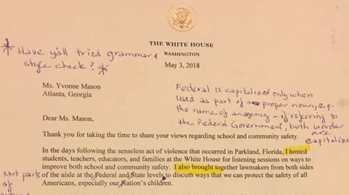 Der Brief aus dem Weißen Haus, unterschrieben von US-Präsident Donald Trump: Eine Lehrerin aus Atlanta hat sich die Mühe gemacht, alle Fehler zu korrigieren.