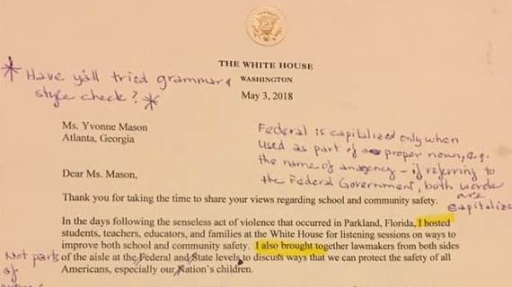 Der Brief aus dem Weißen Haus, unterschrieben von US-Präsident Donald Trump: Eine Lehrerin aus Atlanta hat sich die Mühe gemacht, alle Fehler zu korrigieren.