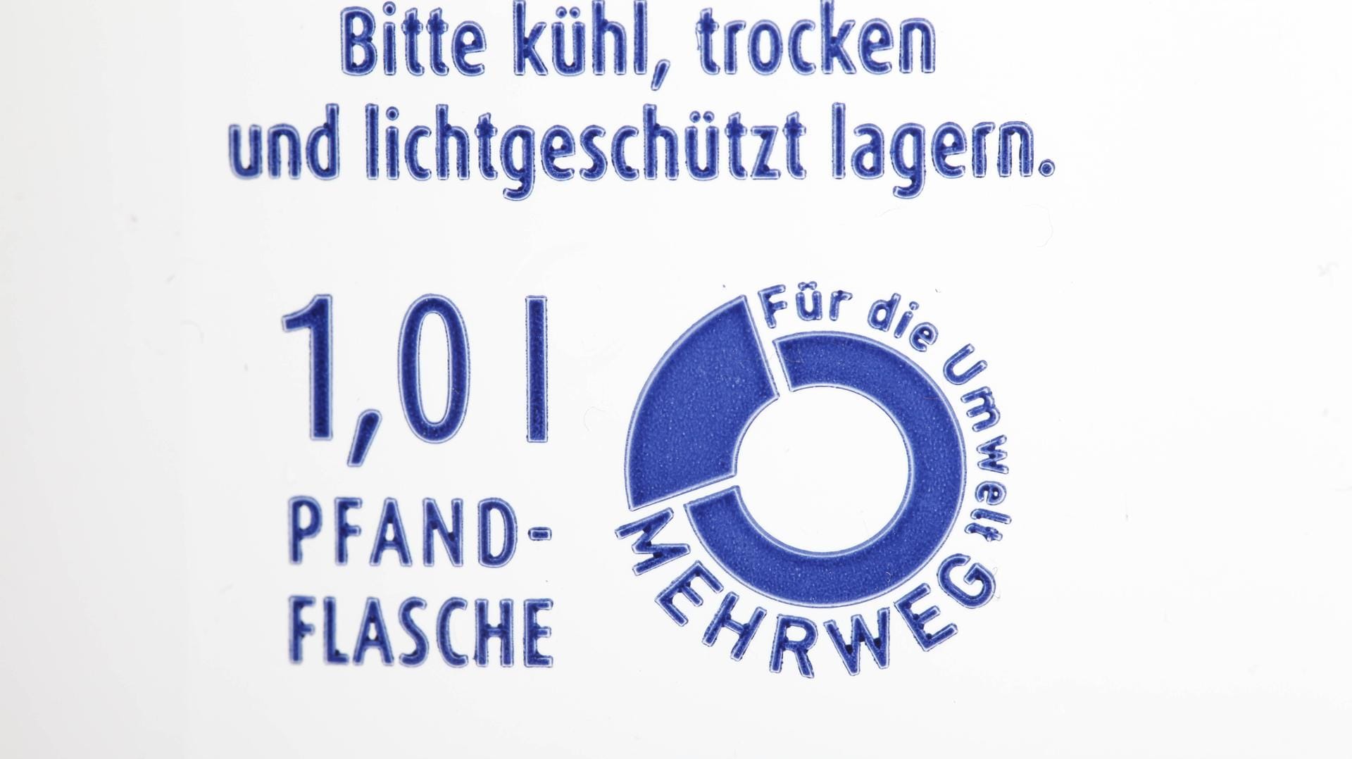 Mehrweg-Symbol: Auf diesen Flaschenaufdruck sollten Sie beim Einkaufen achten.