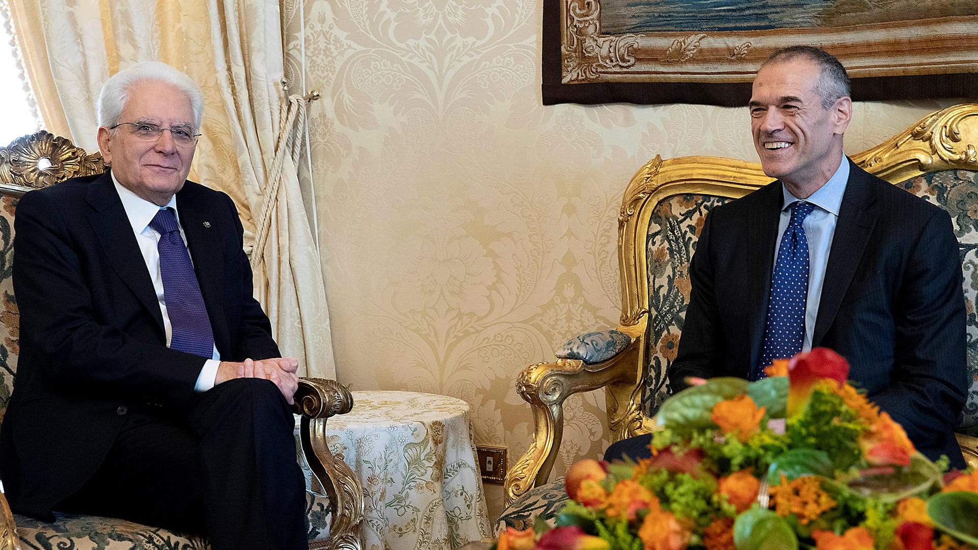 Carlo Cottarelli (rechts) und Italiens Präsident Sergio Mattarella: Der Wirtschaftsexperte Cottarelli soll Italiens neue Regierung führen. Carlo Cottarelli (rechts) und Italiens Präsident Sergio Mattarella: Der Wirtschaftsexperte Cottarelli soll Italiens neue Regierung führen.