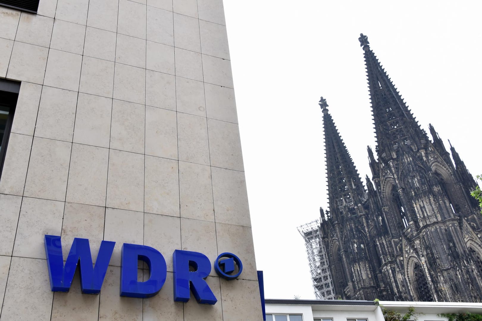 Der Westdeutsche Rundfunk in Köln: Nach wiederholten Vorwürfen sexueller Belästigung trennt sich der WDR von einem prominenten Mitarbeiter.