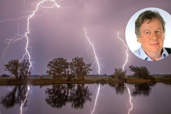 Ein Gewitter in Brandenburg: Wetterexperte Jörg Kachelmann warnt vor falschen Tipps, wie man sich vor einem Unwetter schützen kann.