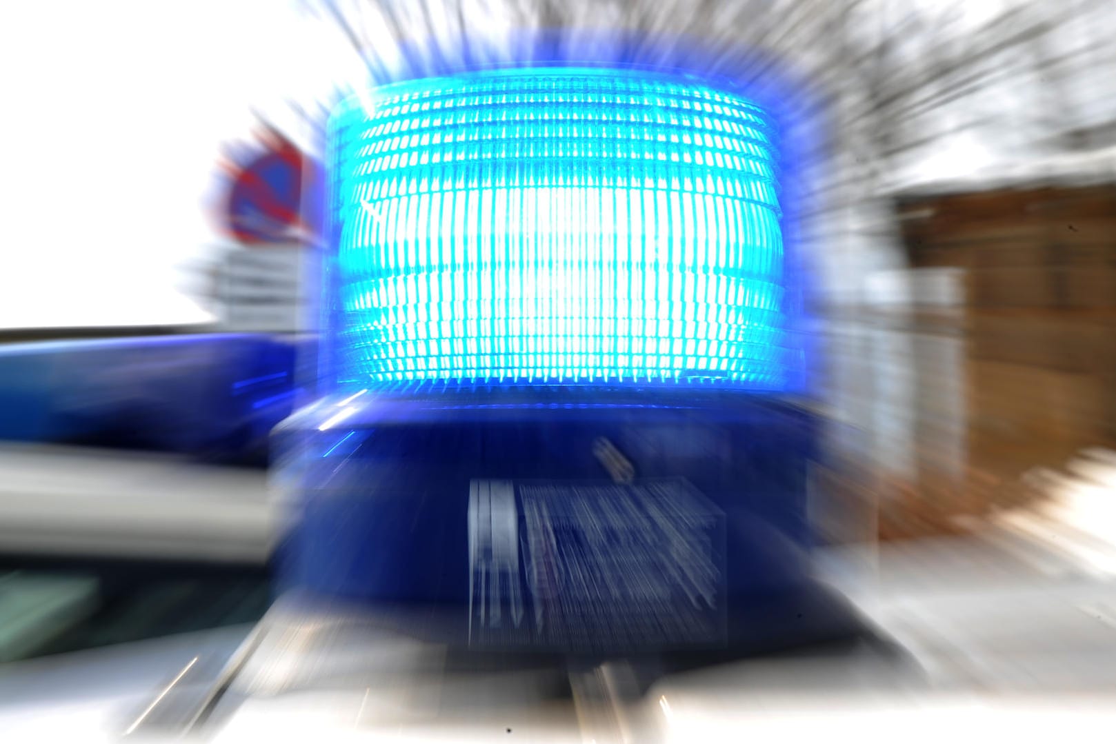 Blaulicht der Polizei: Der 21-Jährige hatte 1,6 Promille im Blut. (Symbolbild)