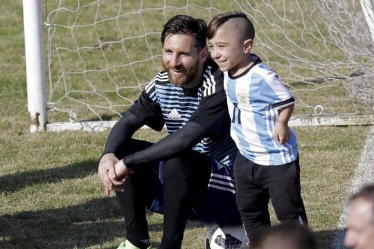 Alle Argentinier lieben Lionel Messi.