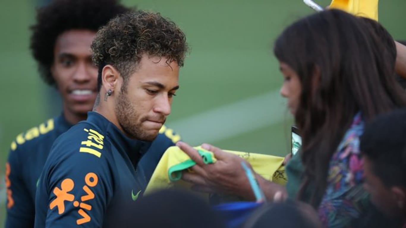 Neymar und die Brasilianer bereiten sich in London auf die WM vor.