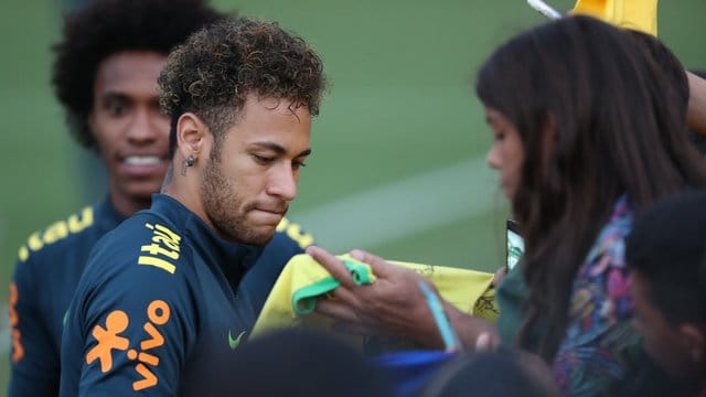 Neymar und die Brasilianer bereiten sich in London auf die WM vor.