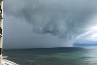 Der subtropische Sturm "Alberto" am Orange Beach in Alabama, USA: Zwei US-Journalisten werden von einem Baum erschlagen.