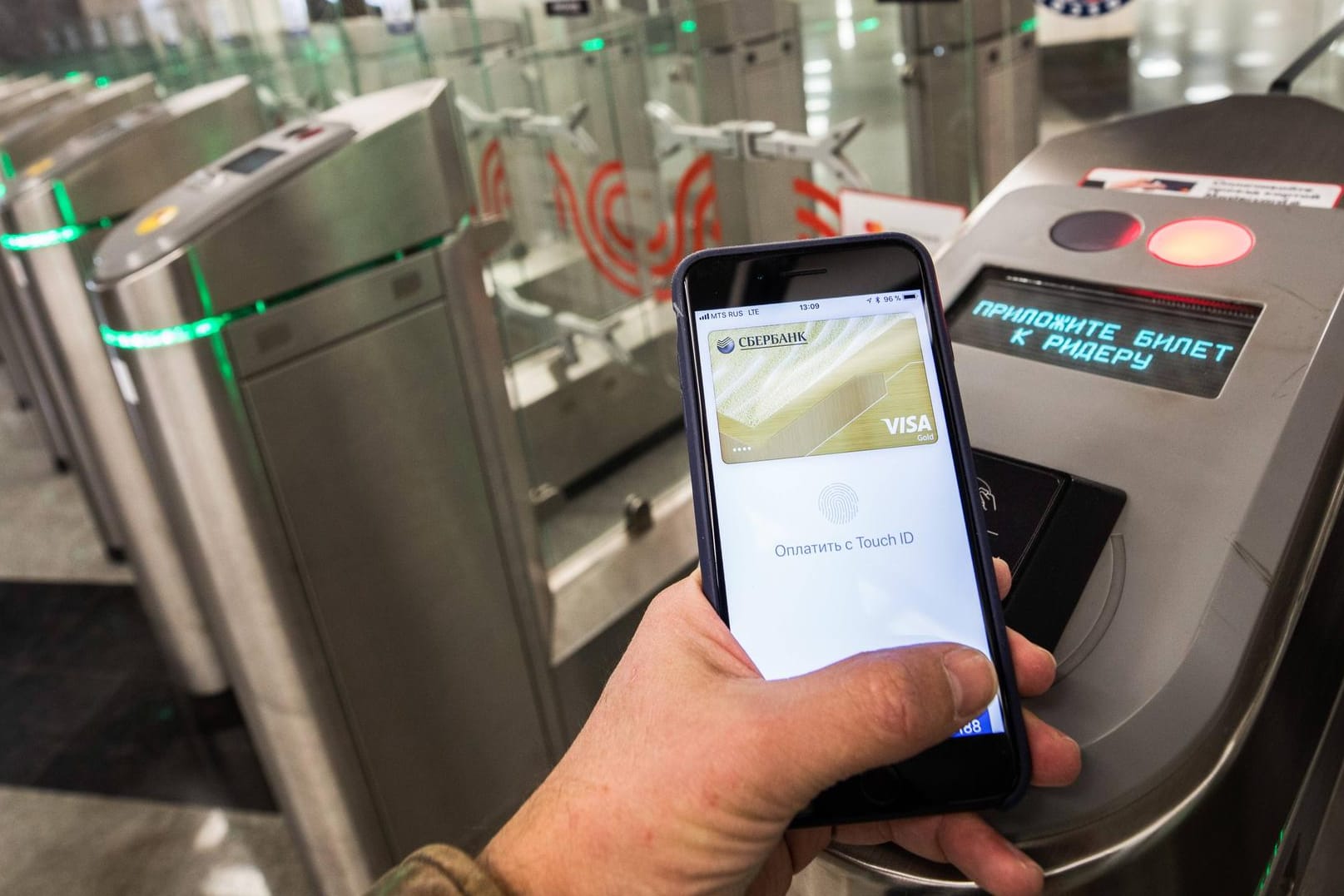 Apple Pay: Mobile Bezahlmöglichkeiten sind im Kommen. Dafür braucht man ein Smartphone mit NFC-Funktion.