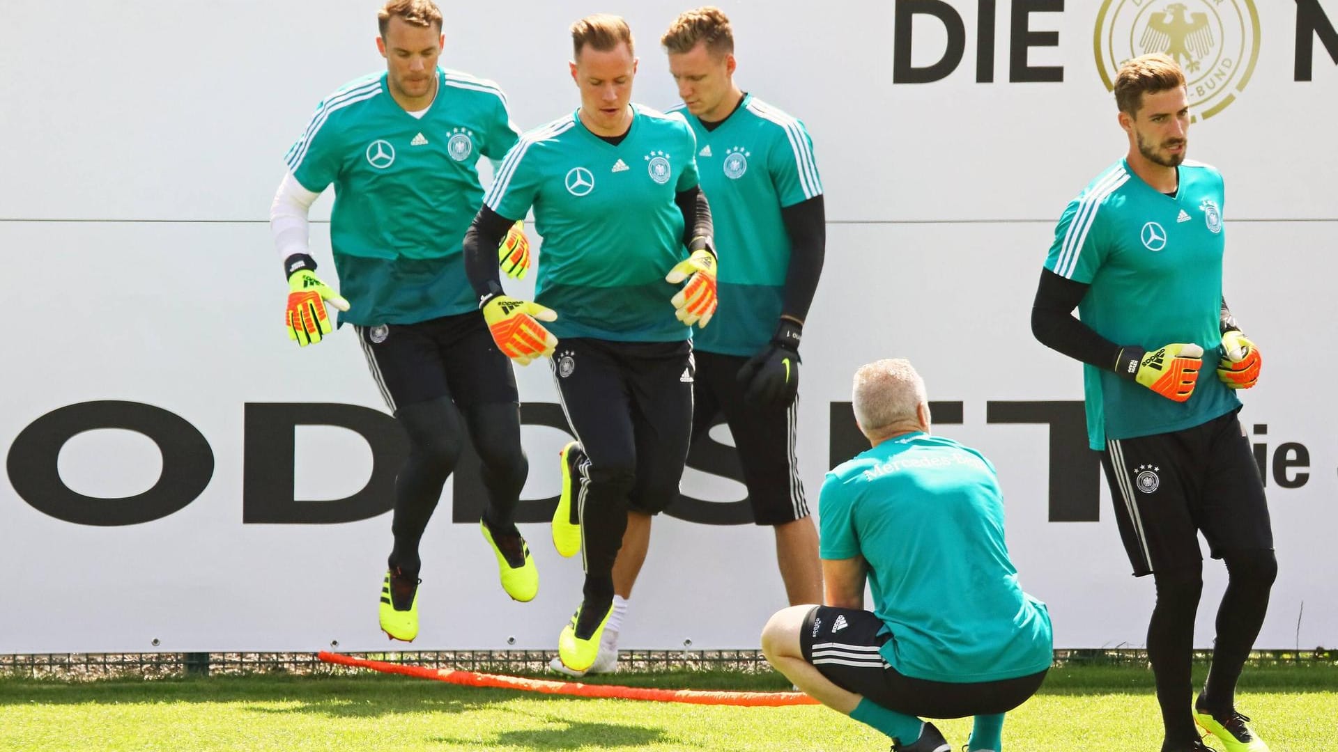 Die Torhüter Neuer (v.l.), ter Stegen, Leno und Trapp im Trainingslager in Eppan. Einer der vier Keeper wird noch aus dem Aufgebot für die WM gestrichen.