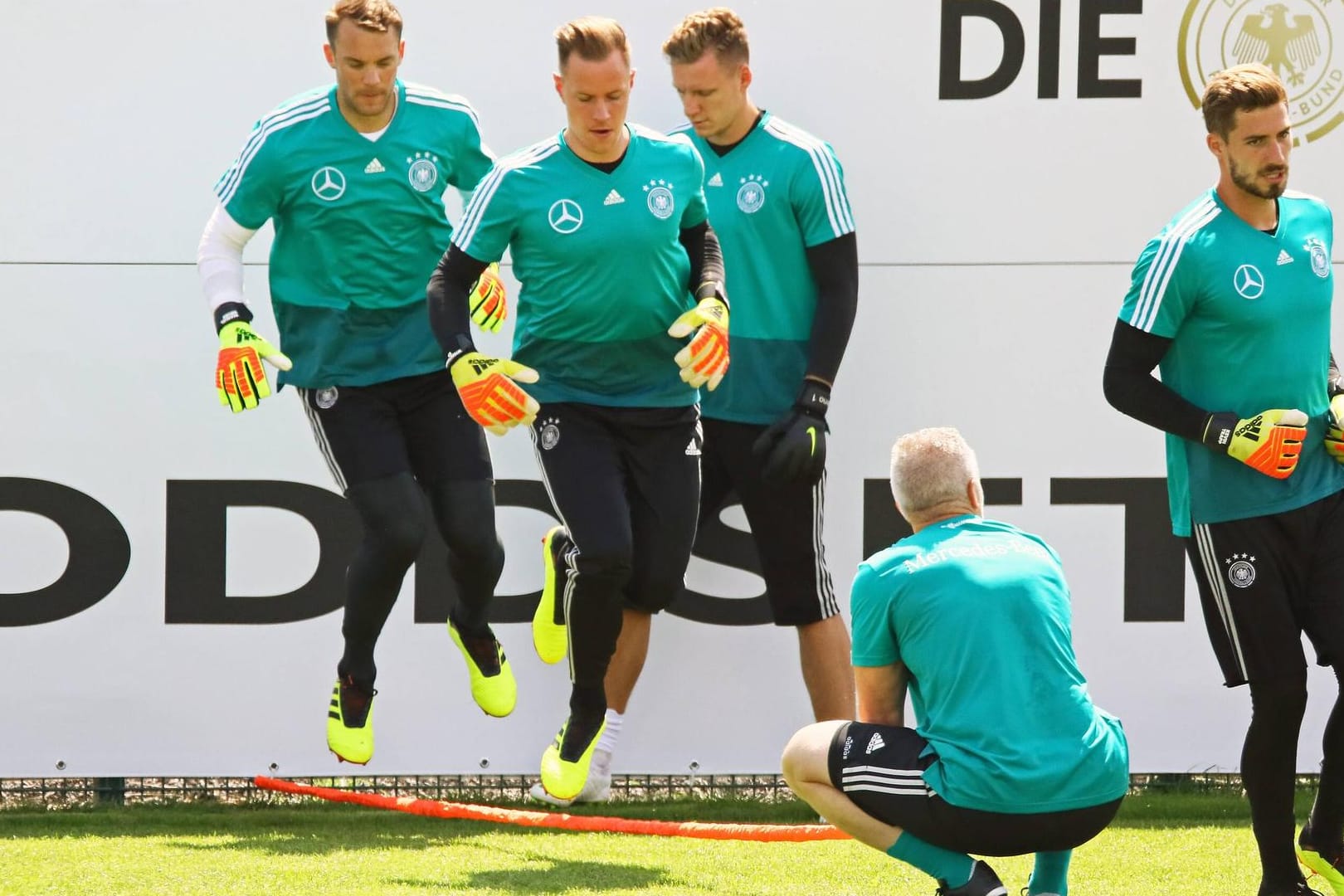 Die Torhüter Neuer (v.l.), ter Stegen, Leno und Trapp im Trainingslager in Eppan. Einer der vier Keeper wird noch aus dem Aufgebot für die WM gestrichen.