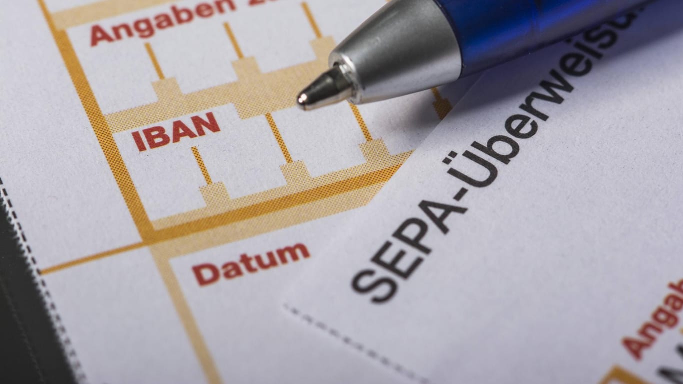 Finanzlastschrift per Sepa-Überweisung auf einem Formularvordruck mit Angabe von IBAN