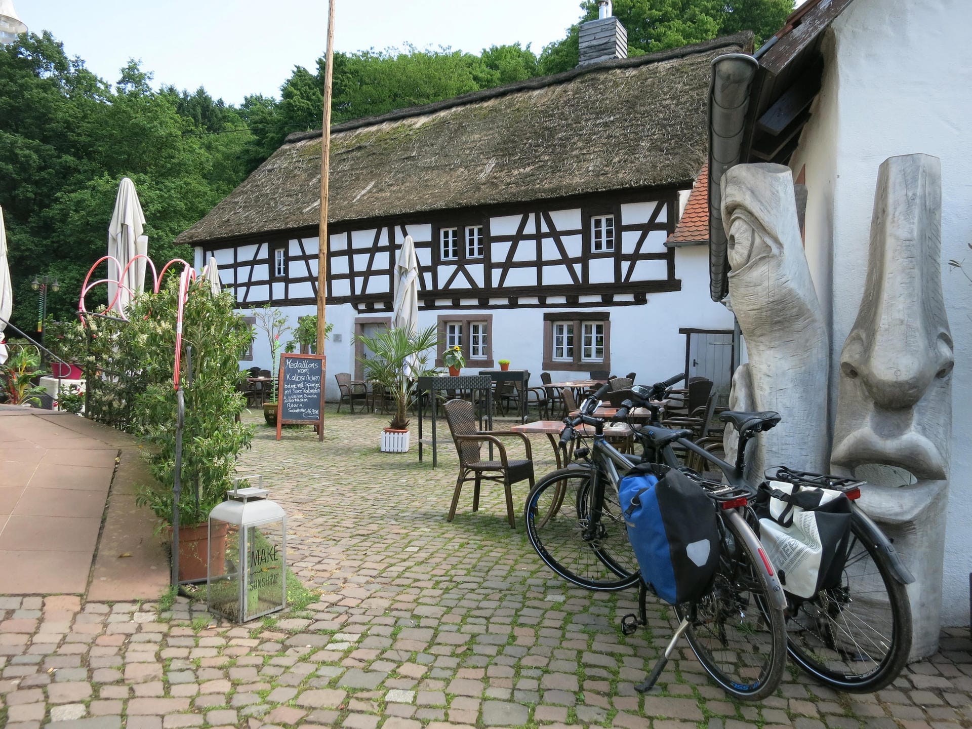 Auf der Tour durchs Saarland kommen Radler an idyllischen Gasthöfen vorbei.