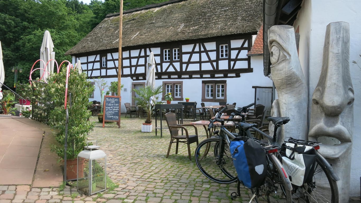 Auf der Tour durchs Saarland kommen Radler an idyllischen Gasthöfen vorbei.
