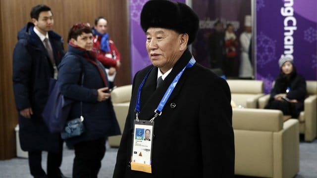 General Kim Yong Chol bei der Schlussfeier der Olympischen Winterspiele in Pyeongchang. General Kim Yong Chol bei der Schlussfeier der Olympischen Winterspiele in Pyeongchang.