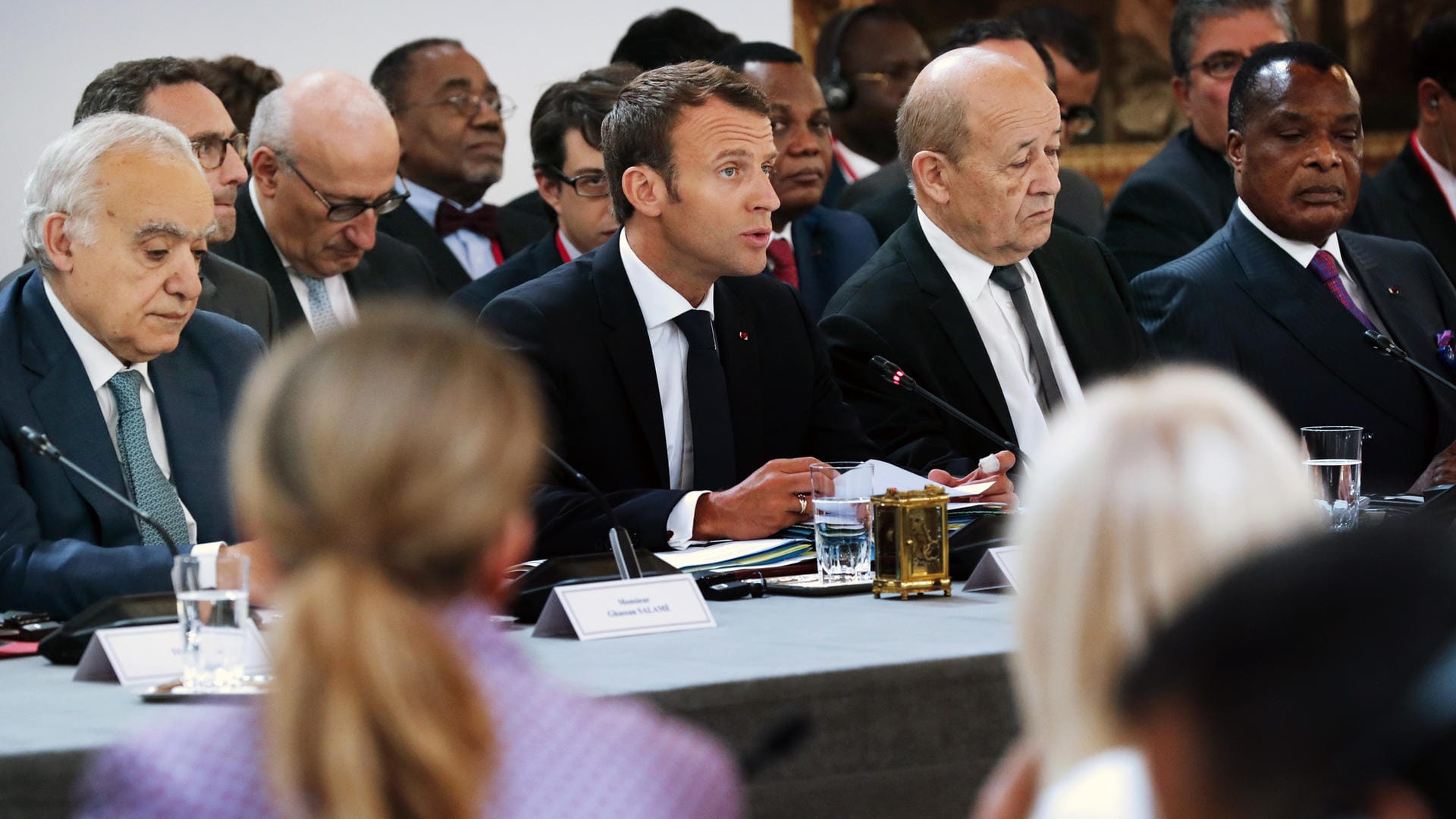 Die Libyen-Konferenz Frankreich: Seit dem Sturz angjährigem Machthaber Muammar al-Gaddafi herrscht Chaos in dem afrikanischen Land. Nun sollen im Dezember Wahlen unter UNO-Aufsicht stattfinden. Die Libyen-Konferenz Frankreich: Seit dem Sturz angjährigem Machthaber Muammar al-Gaddafi herrscht Chaos in dem afrikanischen Land. Nun sollen im Dezember Wahlen unter UNO-Aufsicht stattfinden.