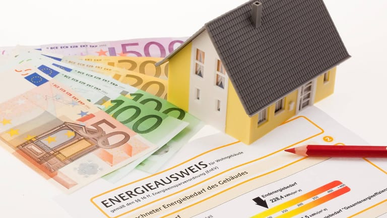 Energieausweis für Wohngebäude: Beim Hausverkauf oder Wohnungsverkauf muss den Kaufinteressenten ein gültiger Energieausweis vorgelegt werden.