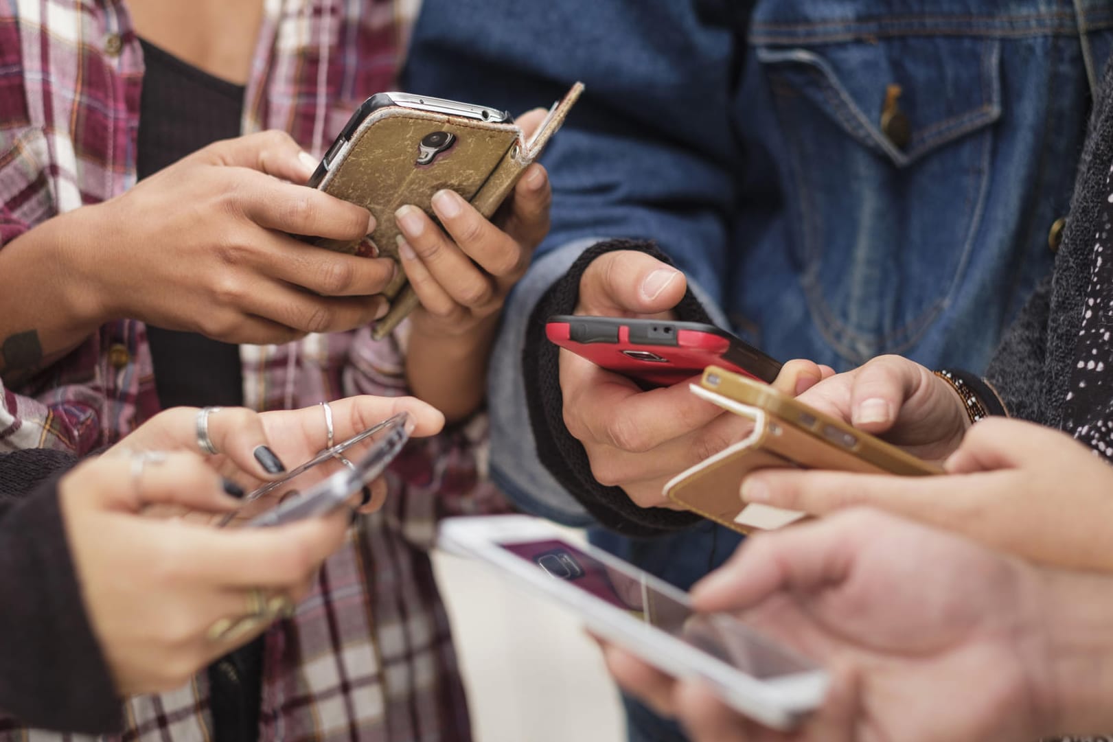 Smartphones: Der Preis von Top-Geräten fällt schon innerhalb weniger Wochen.