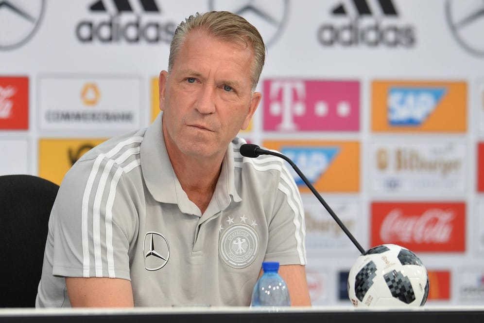 Andreas Köpke beim Trainingslager der Deutschen Nationalmannschaft: Der Bundestorwarttrainer kritisierte die Karius-Kritiker.