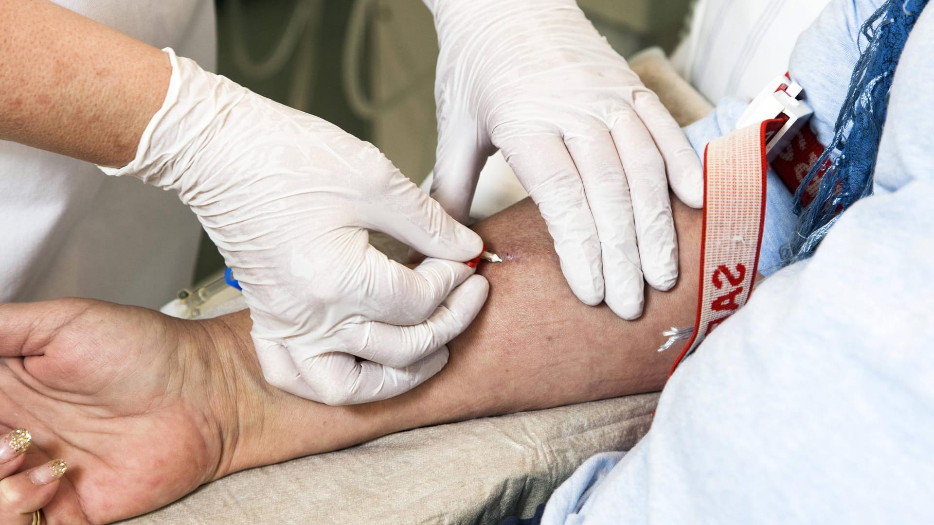 Krebspatientin in Neuss: Bei starken Schmerzen werden Krebspatienten ins Krankenhaus geschickt. (Symbolfoto)