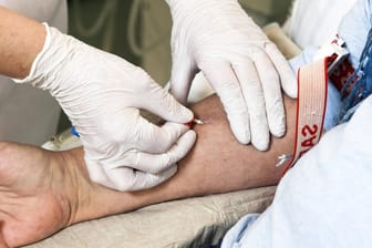 Krebspatientin in Neuss: Bei starken Schmerzen werden Krebspatienten ins Krankenhaus geschickt. (Symbolfoto)